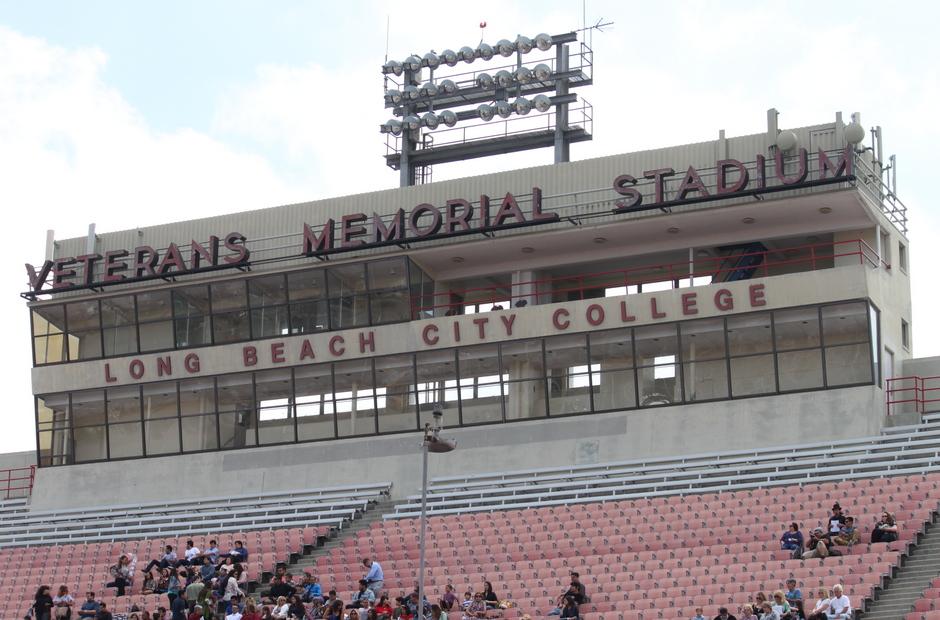 A shot of Veterans Stadium.