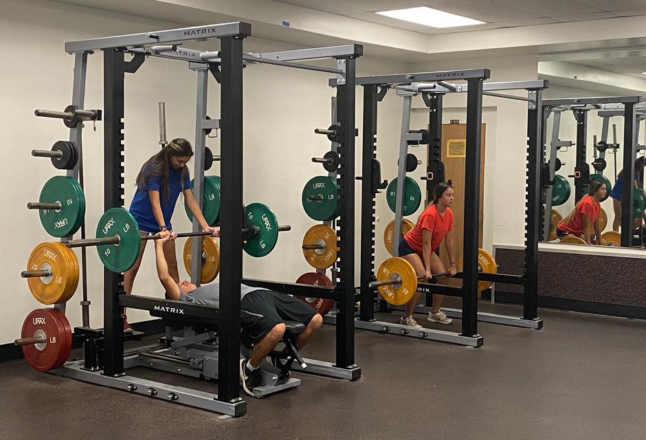 LBCC Kinesiology students working out at the gym